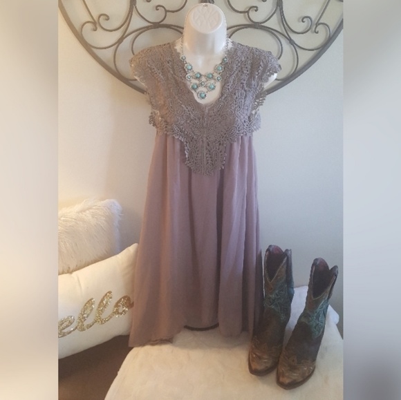 No Brand Boutique Dresses & Skirts - Beautiful taupe dress with lace detail.